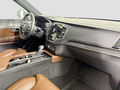 Certified 2022 Volvo XC90 T6 Inscription w/ Lounge Package AWD/4WD image 31