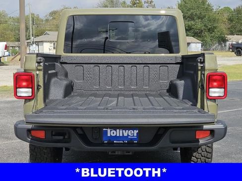 New 2025 Jeep Gladiator Sport image 11