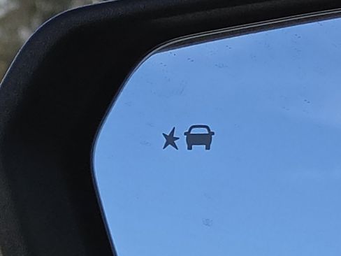 Used 2018 Chevrolet Equinox LT image 6