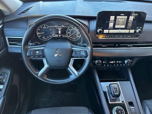 Used 2024 Mitsubishi Outlander SE image 18