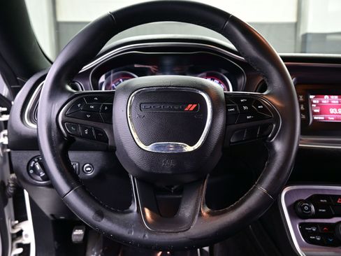 Used 2017 Dodge Challenger R/T image 18