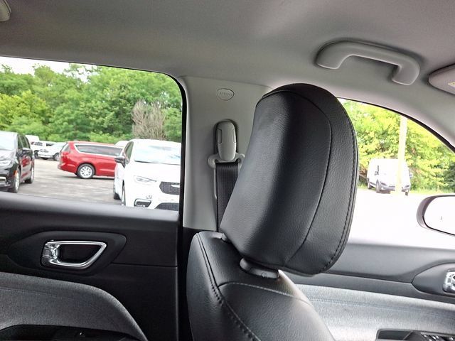 Certified 2022 Jeep Compass Latitude w/ Convenience Group AWD/4WD image 13