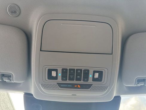 Used 2022 Ford Explorer XLT w/ Equipment Group 202A image 27