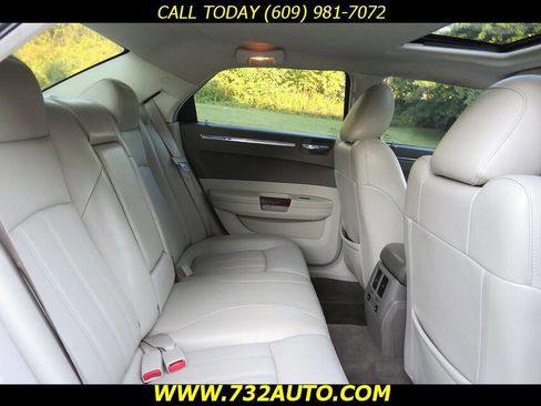 Used 2008 Chrysler 300 C w/ Protection Group II image 15