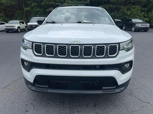 Used 2024 Jeep Compass Latitude AWD/4WD image 2