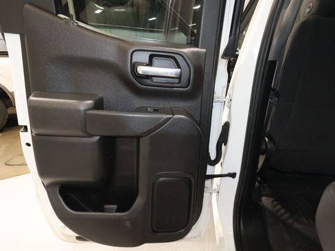 Used 2020 Chevrolet Silverado 1500 Custom w/ Custom Value Package image 10