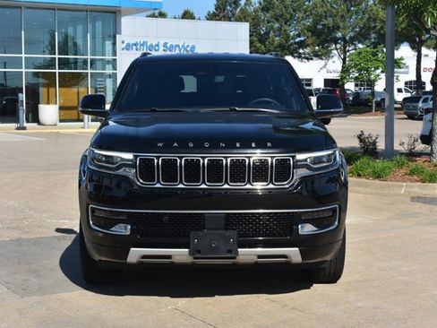 Used 2024 Jeep Wagoneer Series II w/ Flexible Seating Group AWD/4WD image 2