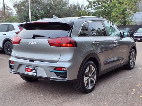 Used 2022 Kia Niro EX image 4