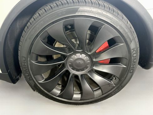 Used 2022 Tesla Model Y Performance AWD/4WD image 11