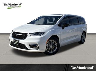 New 2026 Chrysler Pacifica Limited w/ Uconnect Theater Family Group video 1