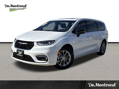 New 2026 Chrysler Pacifica Limited w/ Uconnect Theater Family Group image 1