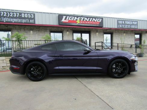 Used 2019 Ford Mustang GT Premium w/ Black Accent Package RWD image 5