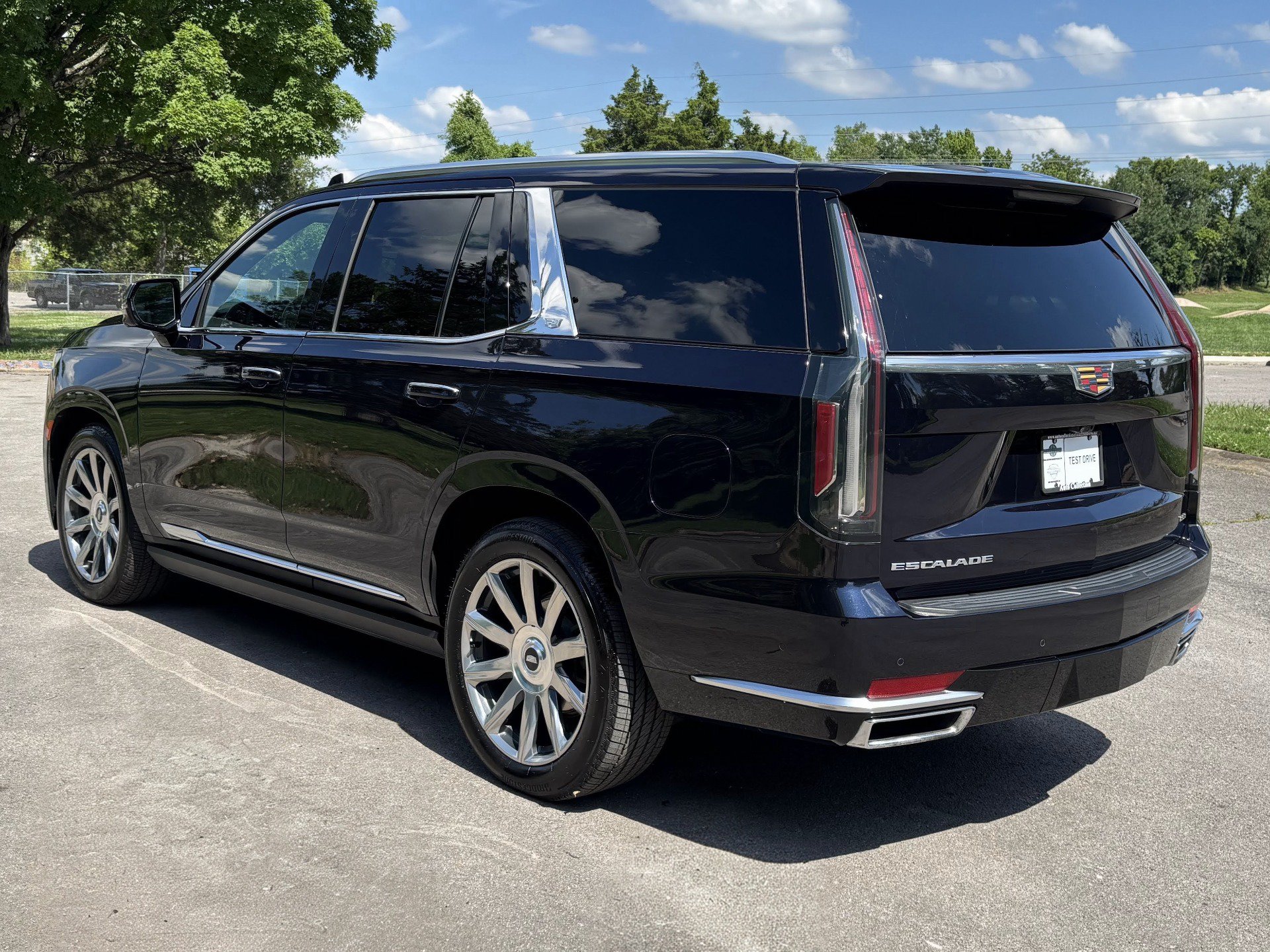 Used 2024 Cadillac Escalade Premium Luxury Platinum AWD/4WD image 4