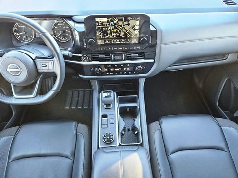 Used 2024 Nissan Pathfinder SL image 11