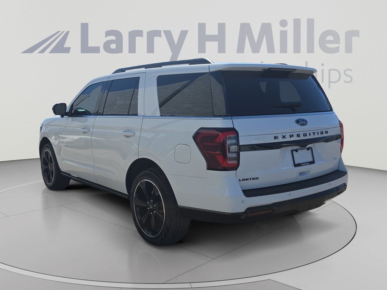 Used 2024 Ford Expedition Limited AWD/4WD image 3
