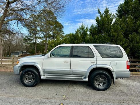 Used 2000 Toyota 4Runner Limited image 3