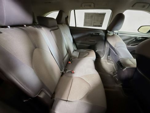 Used 2022 Toyota Highlander LE AWD/4WD image 22