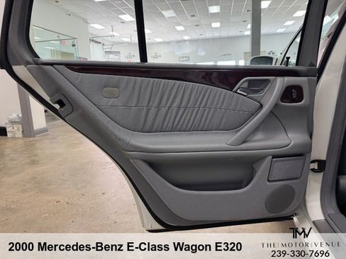 Used 2000 Mercedes-Benz E 320 4MATIC Wagon image 25