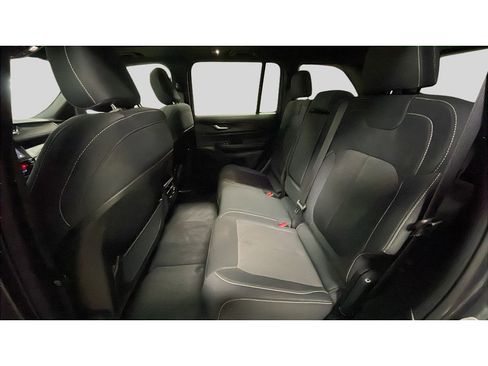 Used 2024 Jeep Grand Cherokee Laredo X w/ Luxury Tech Group I image 16