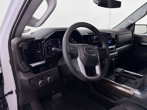 Used 2025 GMC Sierra 1500 Elevation image 9