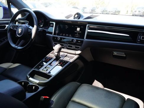 Used 2024 Porsche Macan AWD/4WD image 20