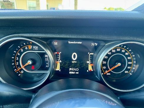Used 2018 Jeep Wrangler Unlimited Sahara w/ Uconnect 4C Nav & Sound Group AWD/4WD image 16