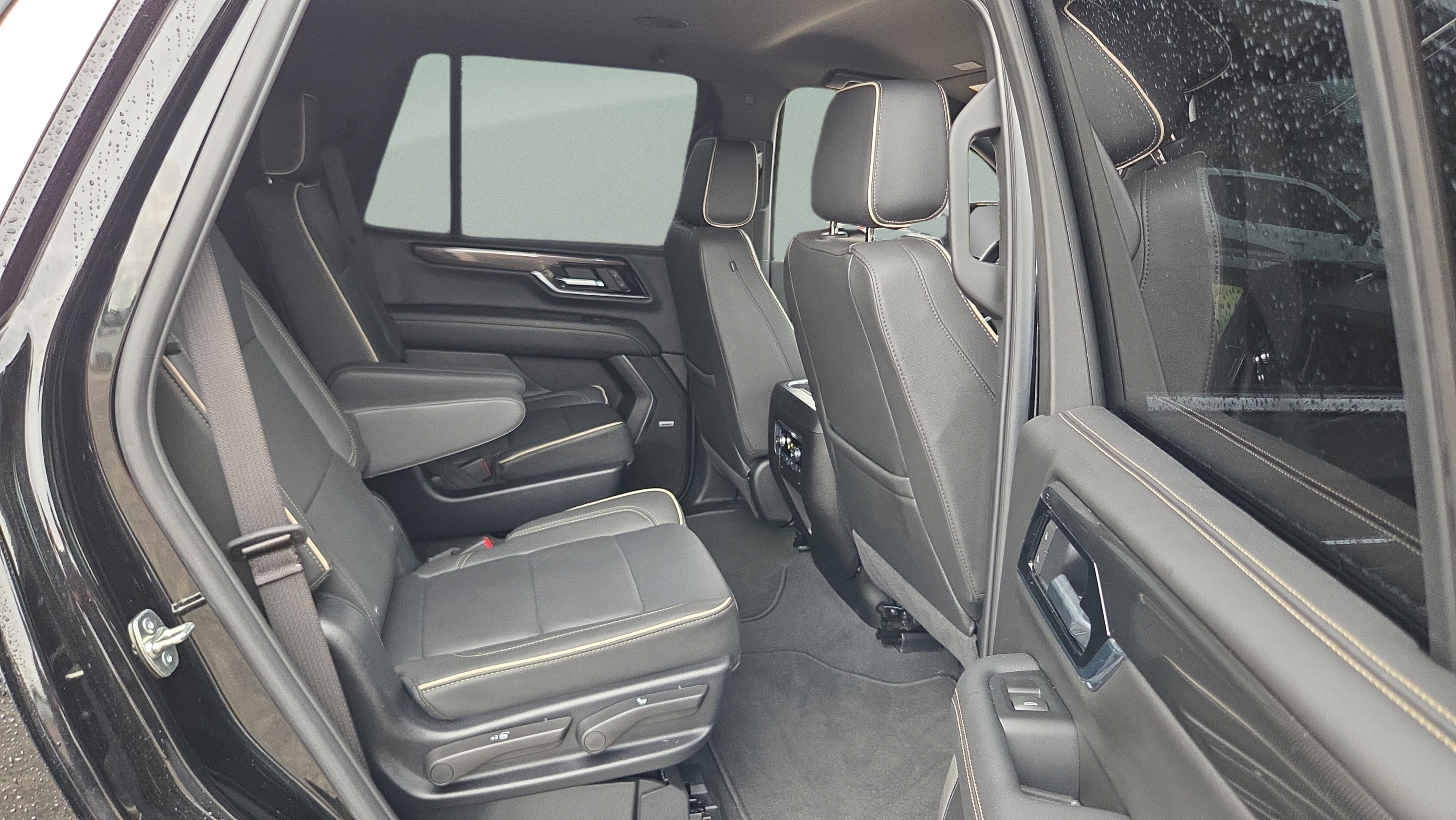 Used 2025 GMC Yukon Elevation AWD/4WD image 18