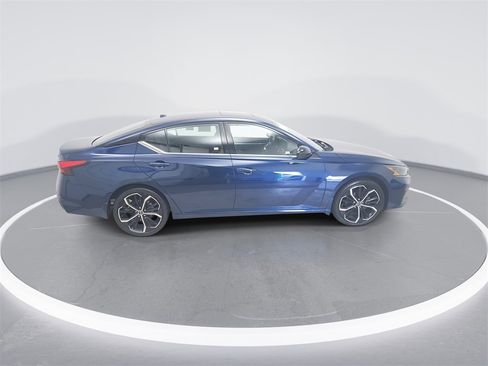 Used 2024 Nissan Altima 2.5 SR w/ SR Premium Package image 8