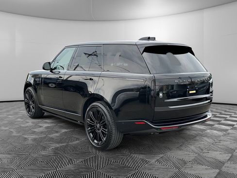 Used 2024 Land Rover Range Rover SE AWD/4WD image 3