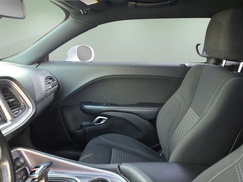 Used 2019 Dodge Challenger SXT image 12