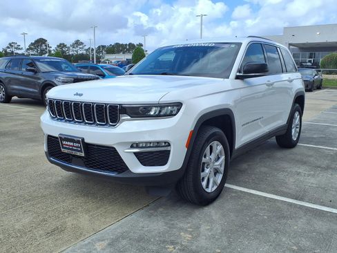 Used 2023 Jeep Grand Cherokee Limited image 3