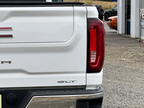 Used 2022 GMC Sierra 3500 SLT image 25