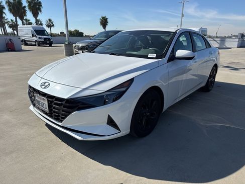 Used 2022 Hyundai Elantra SEL w/ Cargo Package image 1