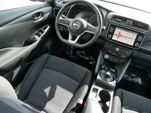 Used 2025 Nissan Leaf SV Plus FWD image 9