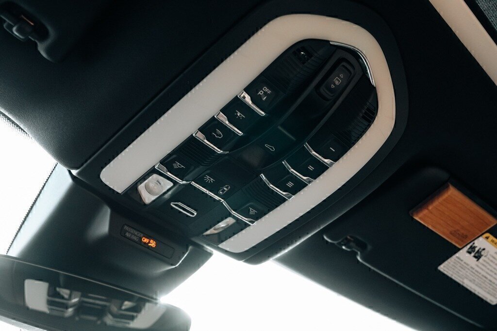 Used 2020 Porsche Macan AWD/4WD image 90