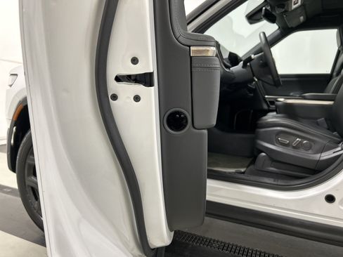 Used 2023 Rivian R1S Adventure AWD/4WD image 32