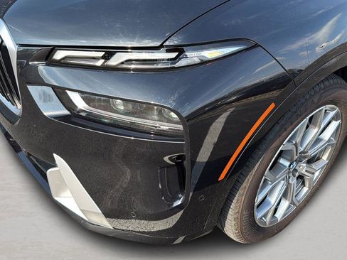 Used 2025 BMW X7 xDrive40i w/ Climate Comfort Package image 9