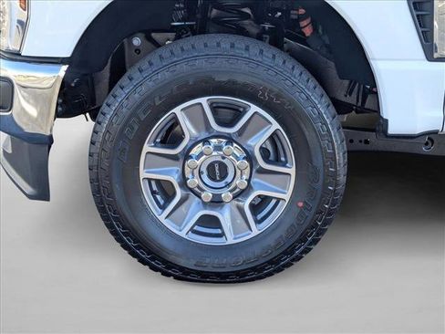 New 2026 Ford F250 Lariat w/ FX4 Off-Road Package image 9