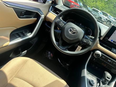 Used 2025 Toyota RAV4 LE AWD/4WD image 20