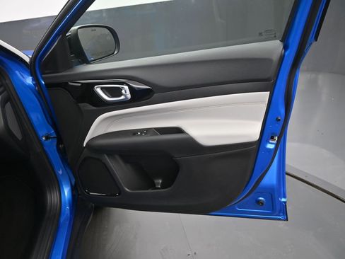 New 2026 Jeep Compass Limited image 12