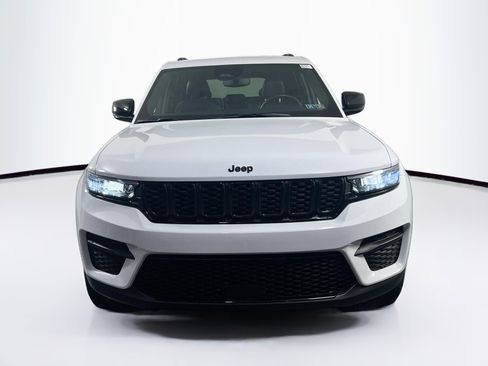 Used 2022 Jeep Grand Cherokee Altitude image 2