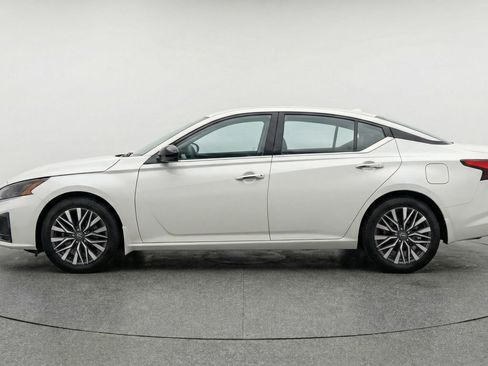 Used 2025 Nissan Altima 2.5 SV FWD image 5