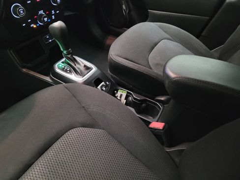 Used 2020 Jeep Renegade Altitude FWD image 26