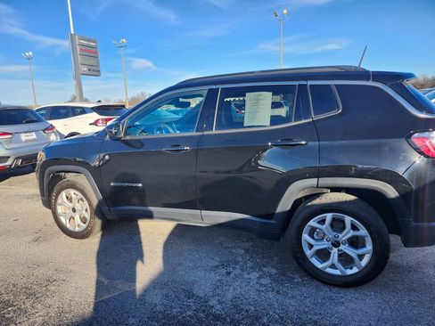 Used 2025 Jeep Compass Latitude image 3