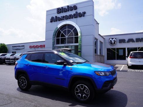 Used 2026 Jeep Compass Trailhawk AWD/4WD image 1