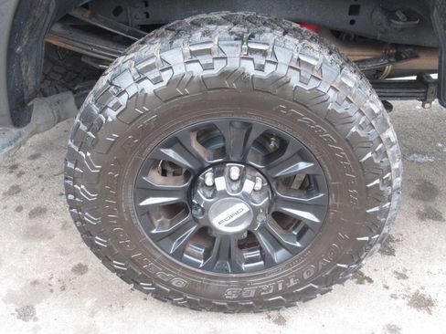 Used 2020 Ford F350 Lariat image 11