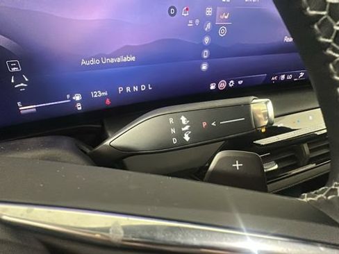 Used 2025 Buick Enclave Avenir w/ Trailering Package, 5000 lbs. FWD image 21