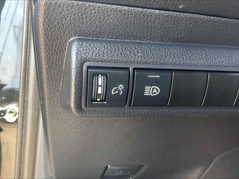 Used 2025 Toyota Corolla SE FWD image 14