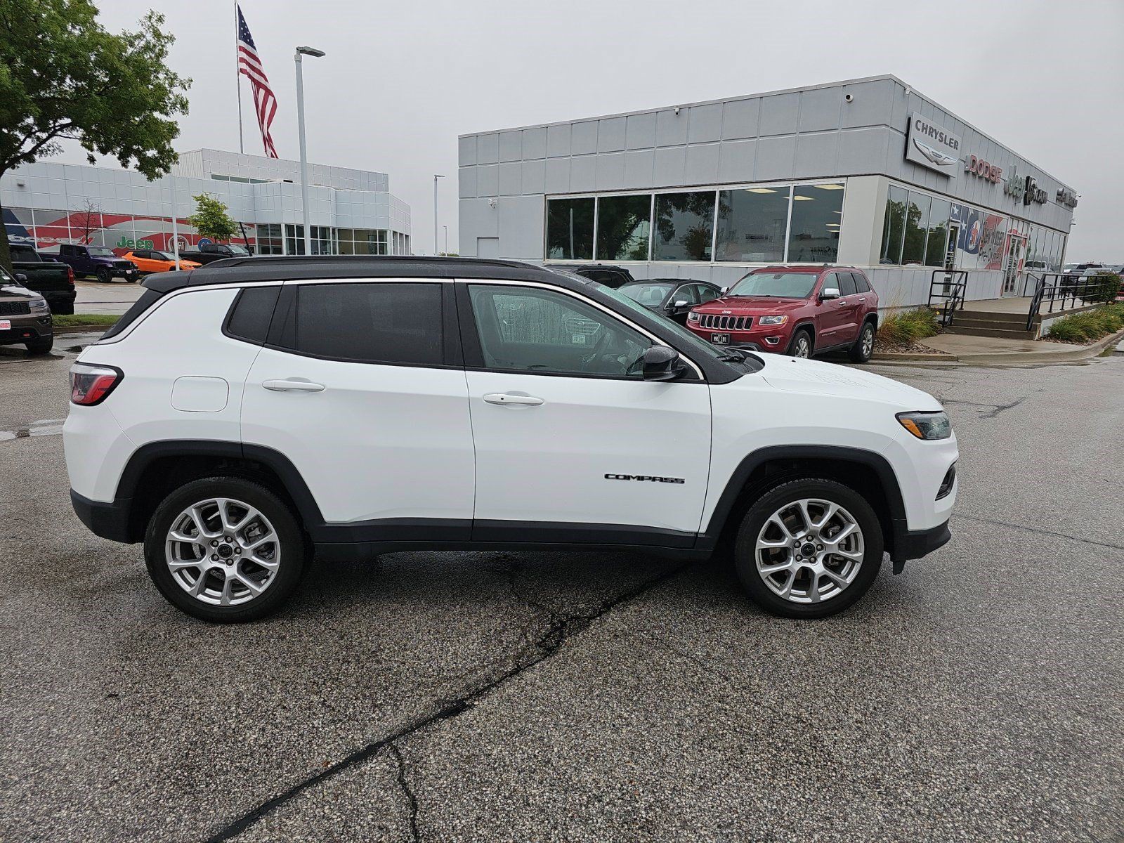 Used 2025 Jeep Compass Limited AWD/4WD image 7