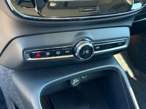 New 2026 Volvo XC40 B5 Ultra w/ Protection Package Premier image 26